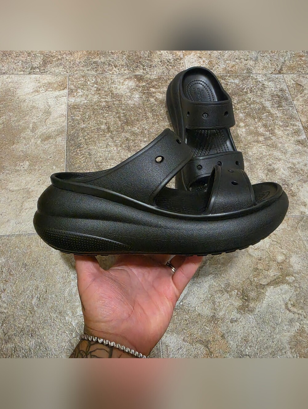 Crocs Classic Crush platform sandals / Women's Size 6 - Picture 3 of 8